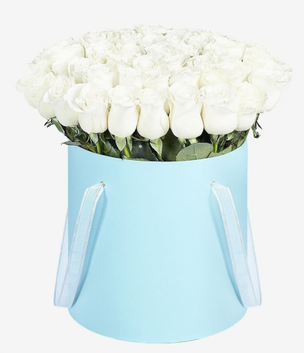 Kutija sa belim ružama